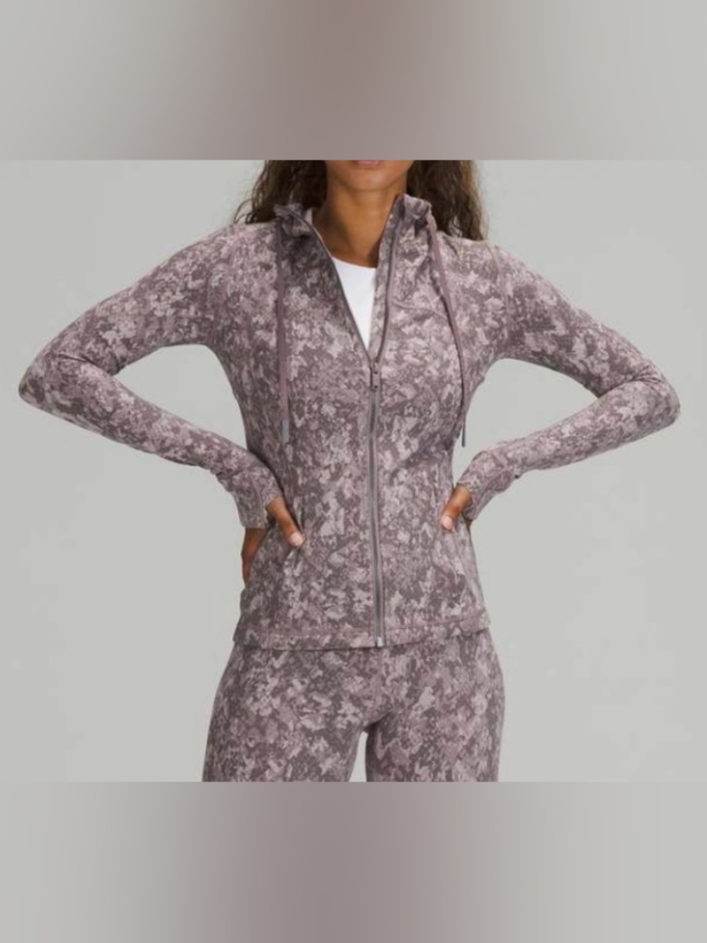 Lululemon Hooded Define Jacket *Nulu -
Hideaway Camo Lunar Rock size 4